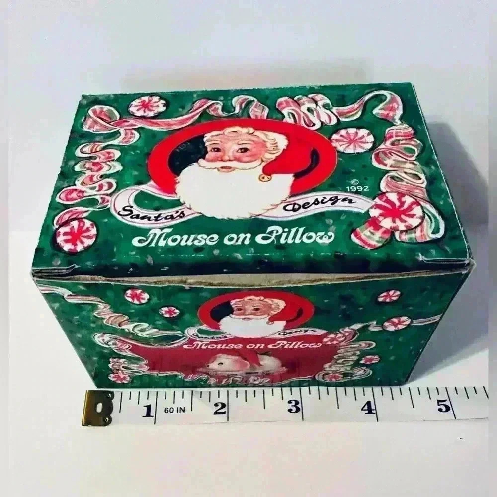 Vintage 1992 “Mouse On Pillow” Santa’s Design figurine. Brand new in box. - Picture 10 of 11